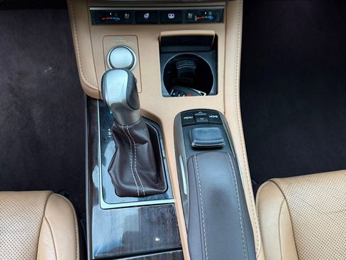 Used 2016 Lexus ES 350 w/ Luxury Package w/Wood Trim FWD image 17