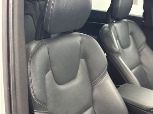 Used 2020 Volvo XC90 T6 Momentum w/ Protection Package Premier image 11