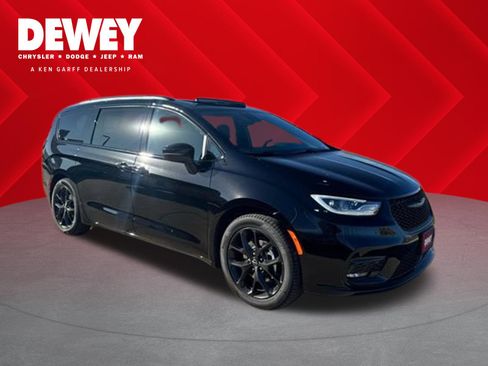 New 2026 Chrysler Pacifica Limited w/ S Appearance Package image 1