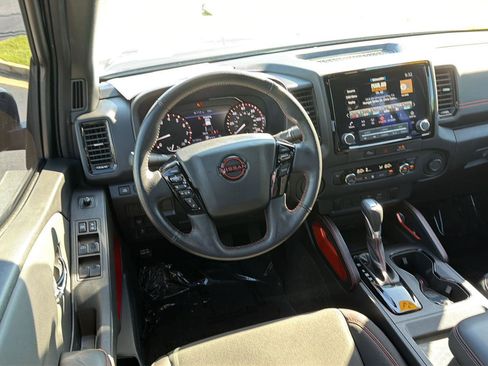 Used 2024 Nissan Frontier Pro-X RWD image 17