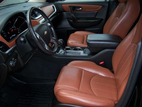 Used 2017 Chevrolet Traverse Premier image 9