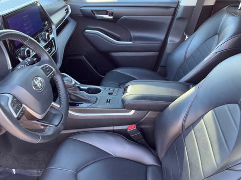 Used 2023 Toyota Highlander XLE image 20