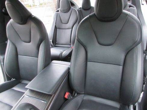 Used 2022 Tesla Model X image 16