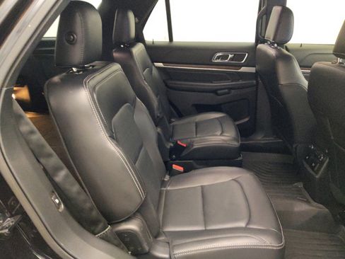 Used 2019 Ford Explorer Limited w/ Ford Safe & Smart Package FWD image 19