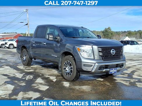 Used 2021 Nissan Titan SV w/ SV Convenience Package image 3