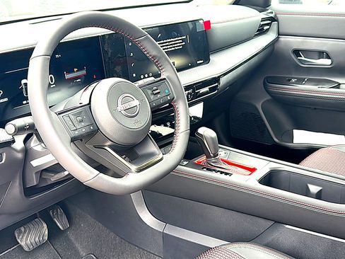 New 2026 Nissan Kicks SR w/ SR Premium Package FWD image 9
