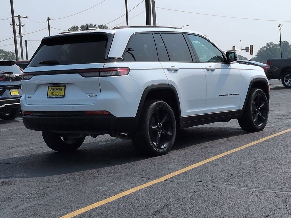 Used 2024 Jeep Grand Cherokee Altitude AWD/4WD image 8