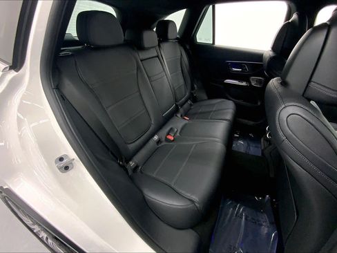 Used 2024 Mercedes-Benz GLC 300 image 13