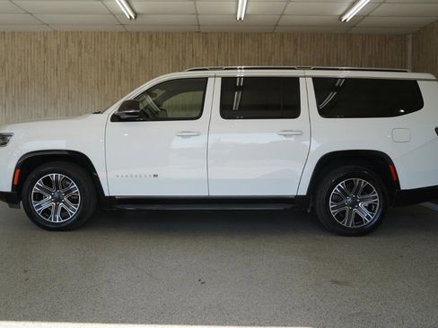 Used 2024 Jeep Wagoneer L Series II w/ Flexible Seating Group image 5