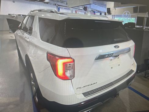 Used 2020 Ford Explorer Platinum w/ Premium Technology Package AWD/4WD image 18