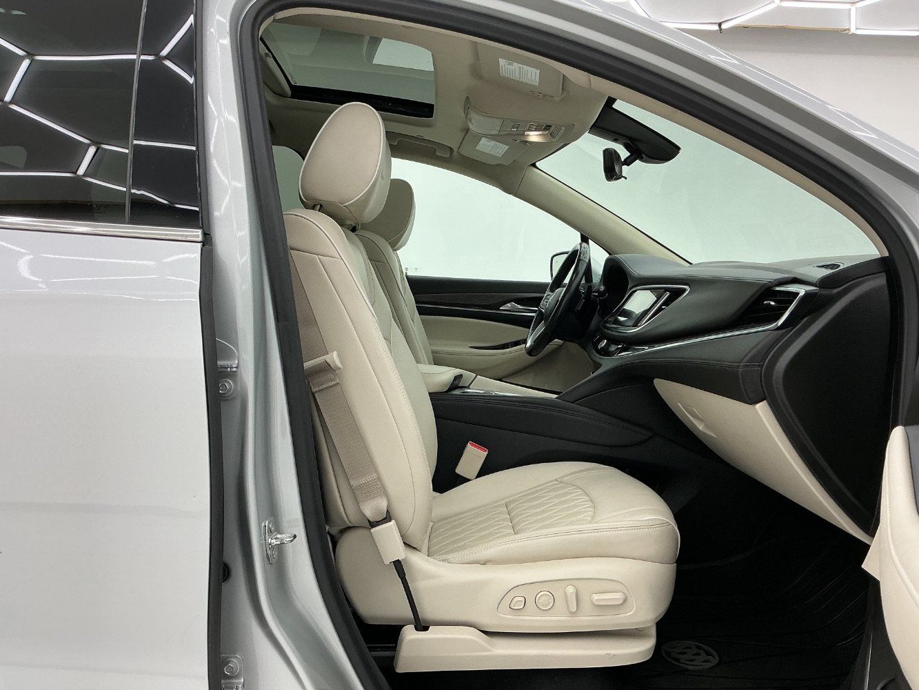 Used 2022 Buick Enclave Avenir w/ Trailering Package, 5000 lbs. AWD/4WD image 15