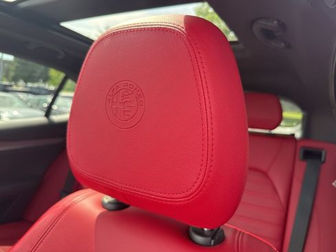 Used 2023 Alfa Romeo Stelvio Veloce AWD/4WD image 33