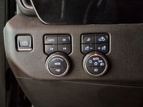 Used 2024 Chevrolet Silverado 1500 LTZ AWD/4WD image 18