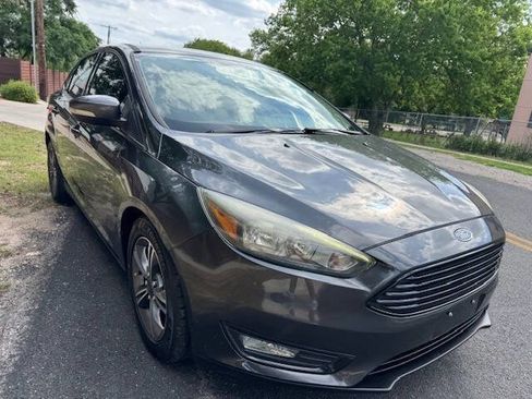 Used 2017 Ford Focus SE FWD image 9