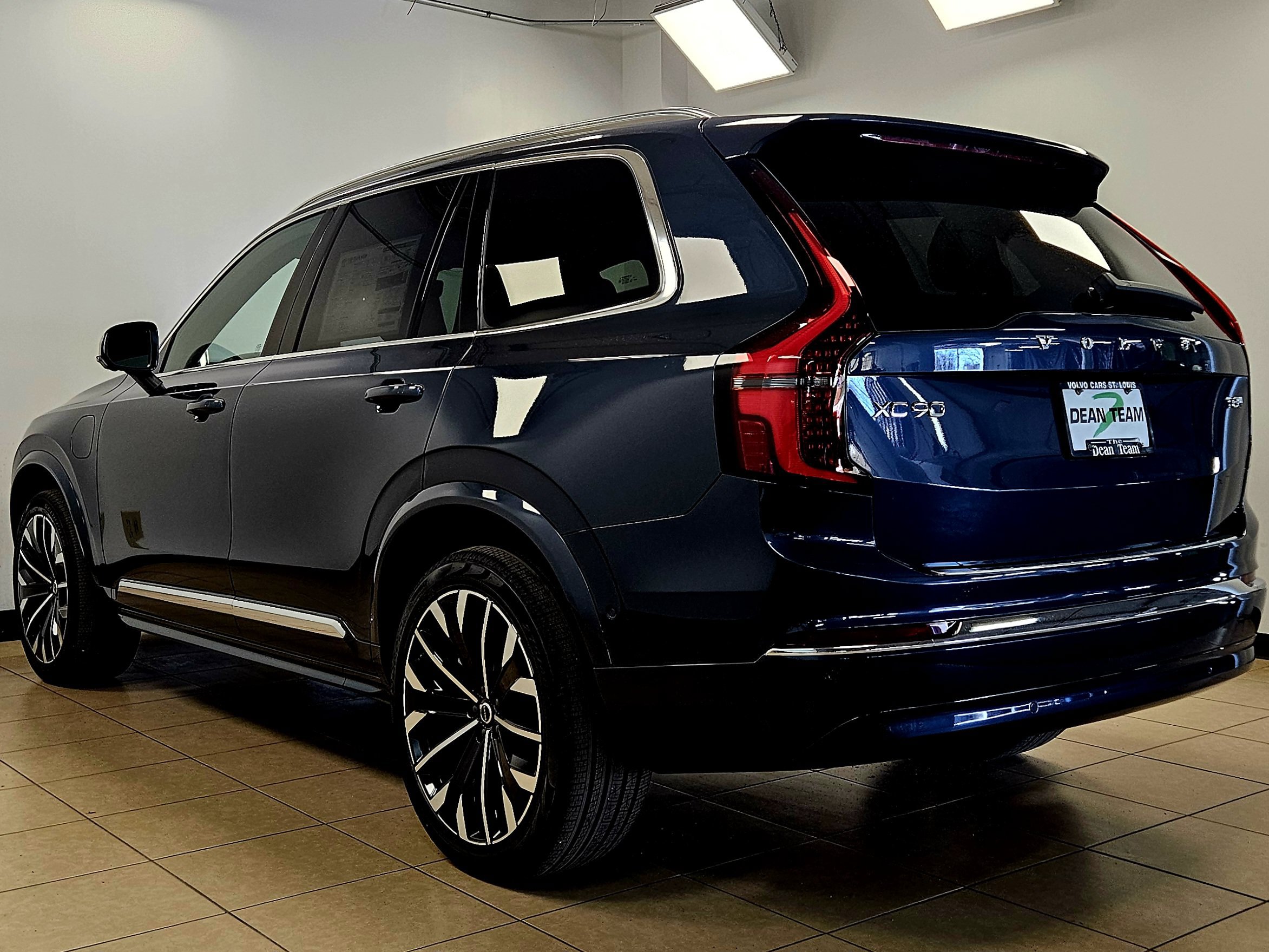 New 2026 Volvo XC90 T8 Plus w/ Protection Package Premier AWD/4WD image 6