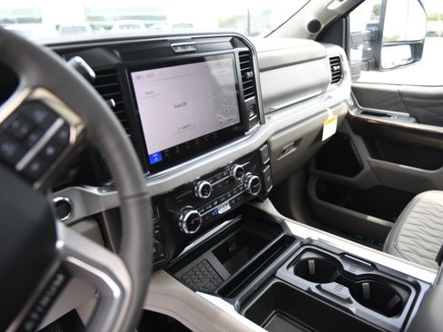 New 2026 Ford F250 Platinum w/ Platinum Plus Package AWD/4WD image 18