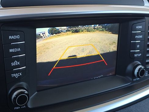 Used 2020 Kia Sorento LX AWD/4WD image 17