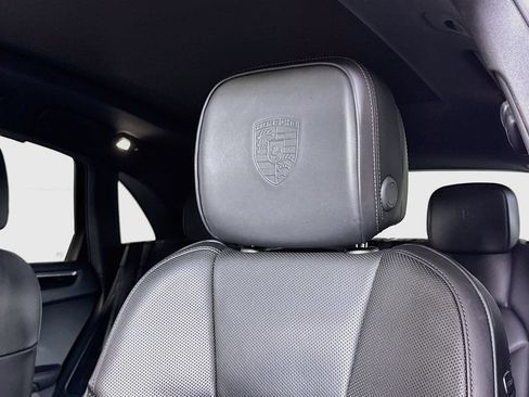 Certified 2025 Porsche Macan AWD/4WD image 25