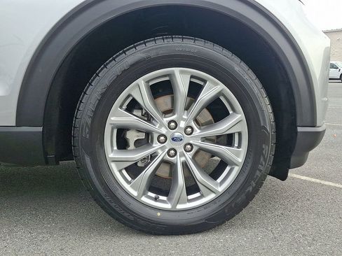 Certified 2024 Ford Explorer Limited image 8