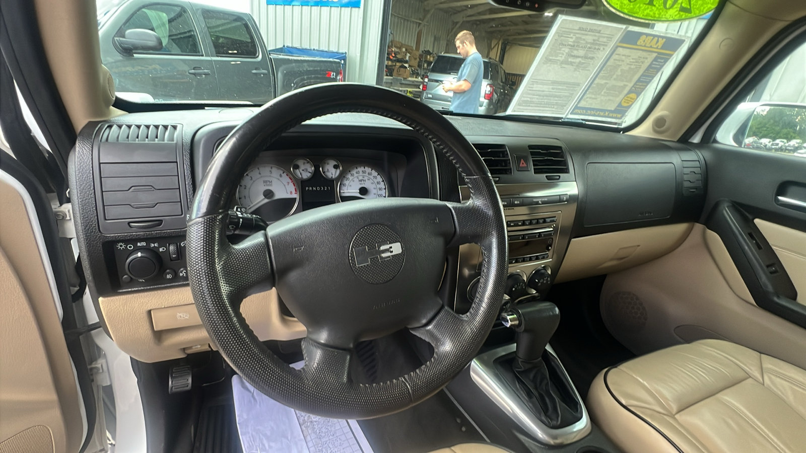 Used 2010 HUMMER H3T Luxury w/ Appearance Package AWD/4WD image 14