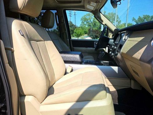 Used 2017 Ford Expedition XLT w/ Equipment Group 202A AWD/4WD image 22
