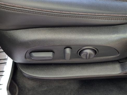 Used 2023 Chevrolet Traverse High Country image 17