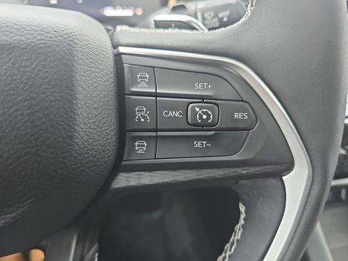 Used 2023 Jeep Grand Cherokee Altitude image 18