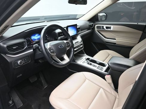 Used 2021 Ford Explorer XLT w/ Equipment Group 202A RWD image 19