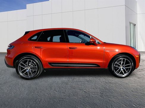 Used 2025 Porsche Macan image 8