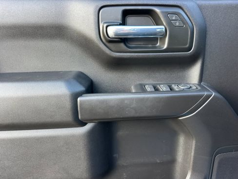 Used 2023 Chevrolet Silverado 1500 Custom image 12