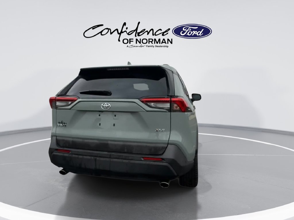 Used 2019 Toyota RAV4 XLE Premium w/ Carpet Mat Package FWD image 9