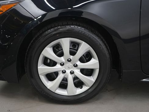 Used 2025 Toyota Corolla LE image 25