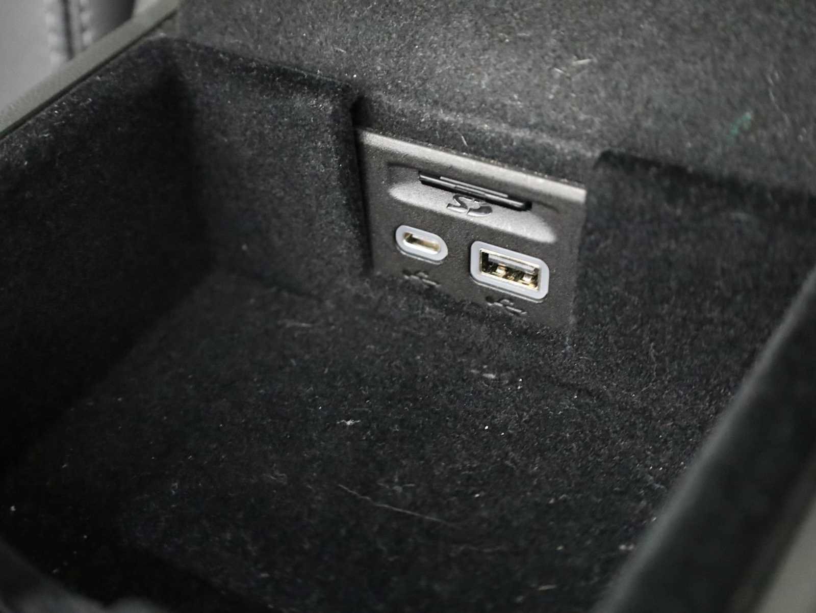 Used 2023 Cadillac XT5 Sportv w/ LPO, Floor Liner Package AWD/4WD image 33