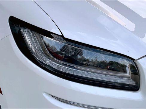 Used 2022 Lincoln Nautilus Reserve w/ Equipment Group 202A image 26