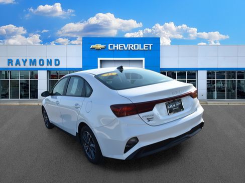 Used 2022 Kia Forte LXS FWD image 5