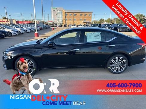 Used 2025 Nissan Altima 2.5 SL FWD image 2