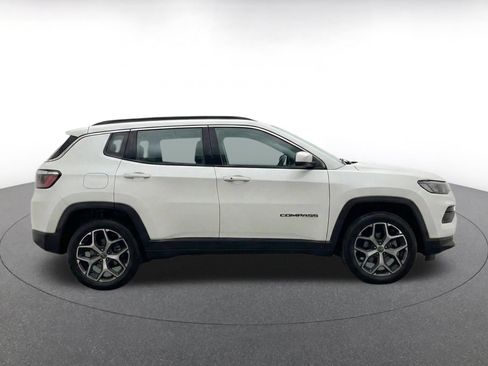 Used 2025 Jeep Compass Limited AWD/4WD image 8