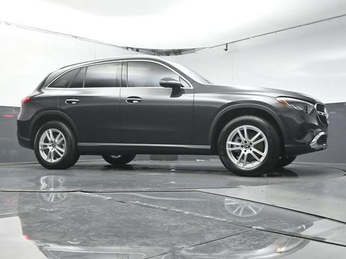 Used 2025 Mercedes-Benz GLC 300 image 32