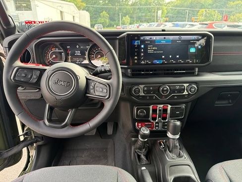 Used 2024 Jeep Wrangler Unlimited Rubicon w/ XTREMEE 35" Tire Package AWD/4WD image 12