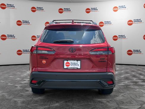 Used 2024 Toyota Corolla Cross AWD Hybrid w/ Convenience Package image 4
