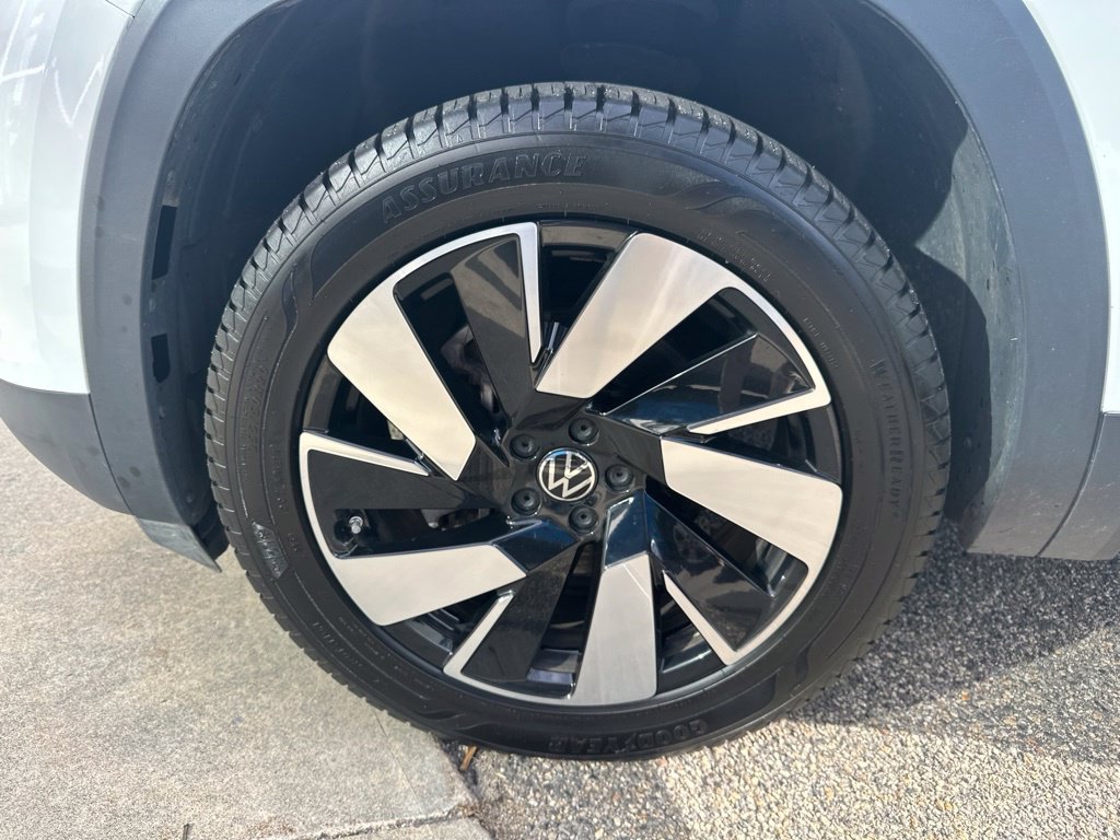 Used 2024 Volkswagen Atlas Cross Sport SE AWD/4WD image 34