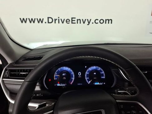 Used 2023 Jeep Grand Cherokee Limited AWD/4WD image 26