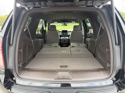 Used 2022 Chevrolet Tahoe LT w/ Luxury Package AWD/4WD image 12