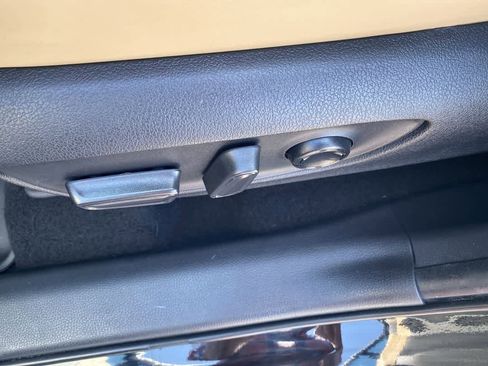 Used 2022 Toyota RAV4 XLE Premium image 12