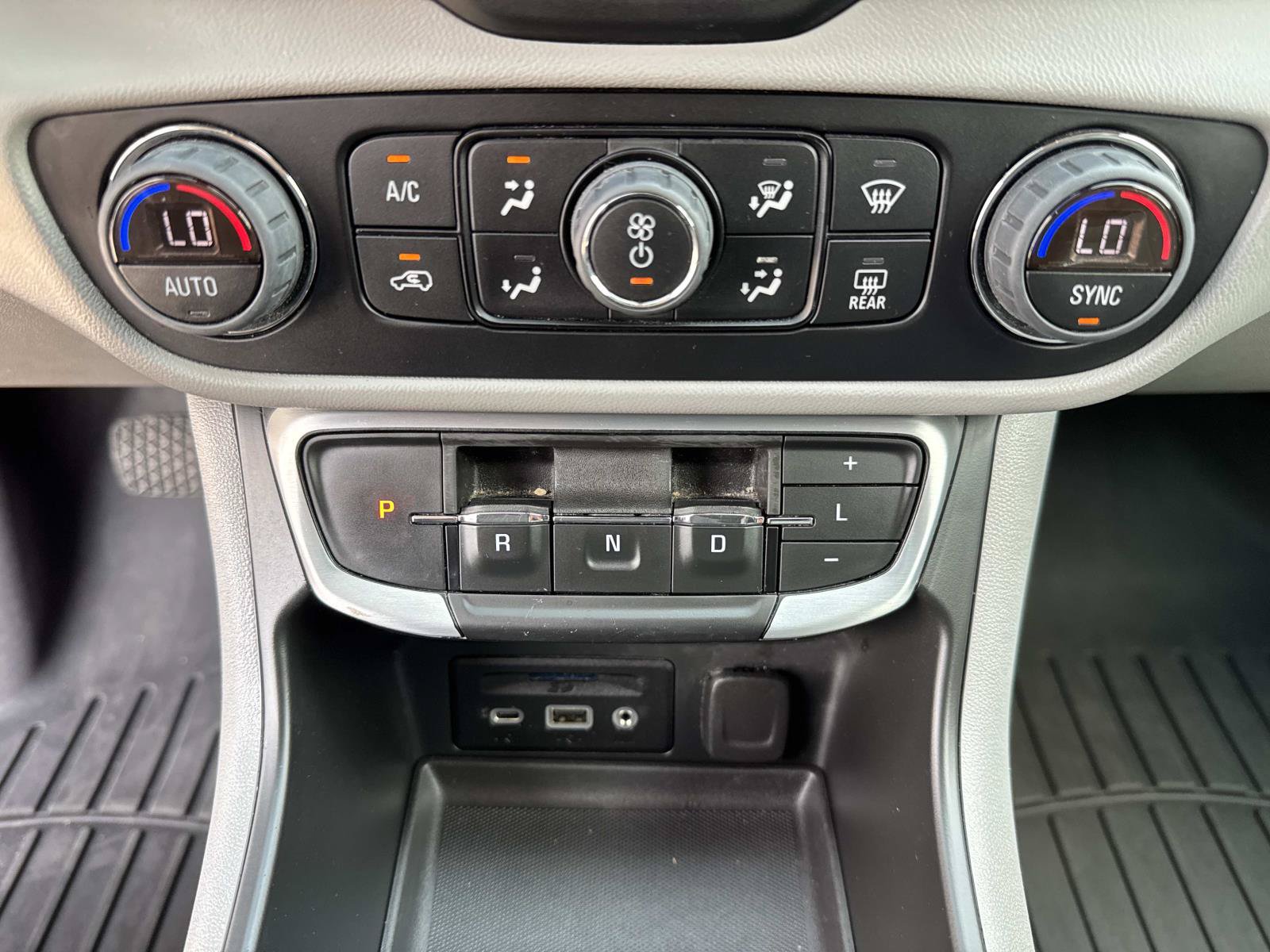 Used 2022 GMC Terrain SLT AWD/4WD image 29