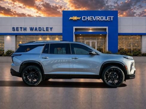 Used 2025 Chevrolet Traverse High Country w/ LPO, Floor Liner Package FWD image 8