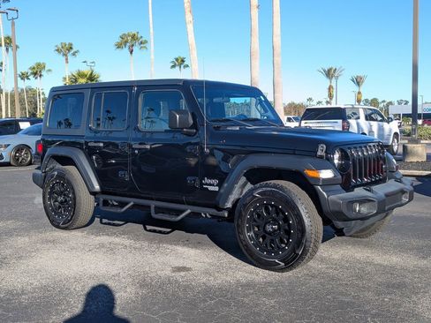 Used 2019 Jeep Wrangler Unlimited Sport S image 2