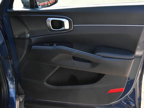 Used 2025 Kia Sorento S w/ Panoramic Sunroof Package FWD image 53