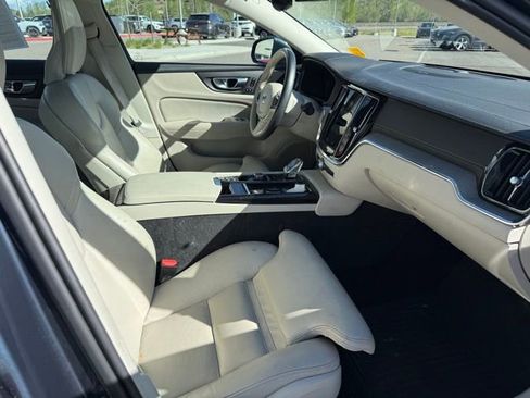 Used 2022 Volvo S60 T8 Inscription w/ Advanced Package AWD/4WD image 7