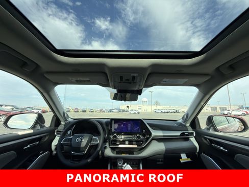 New 2026 Toyota Highlander Platinum image 25